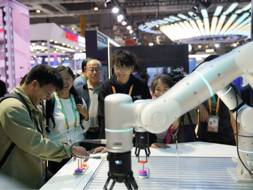 第八届进博会｜从“秀场”到“磁场”，进博会释放创新活力